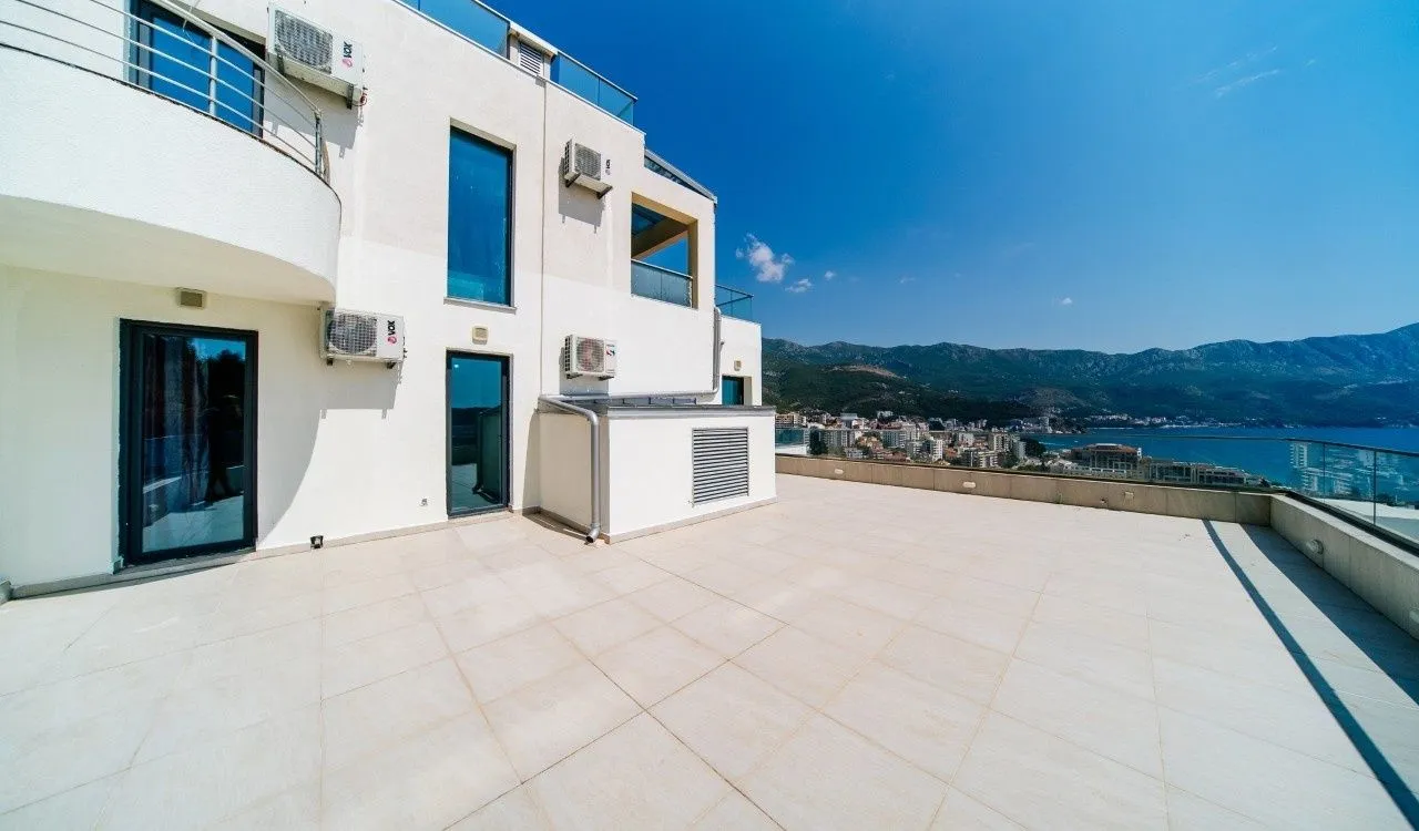 Sale, three bedroom apartment, 233m², Bečići, Budva