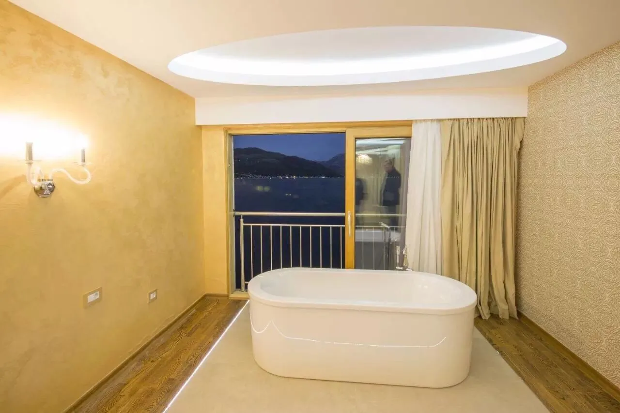 Prodaja, kuća, 390m², Krašići, Tivat