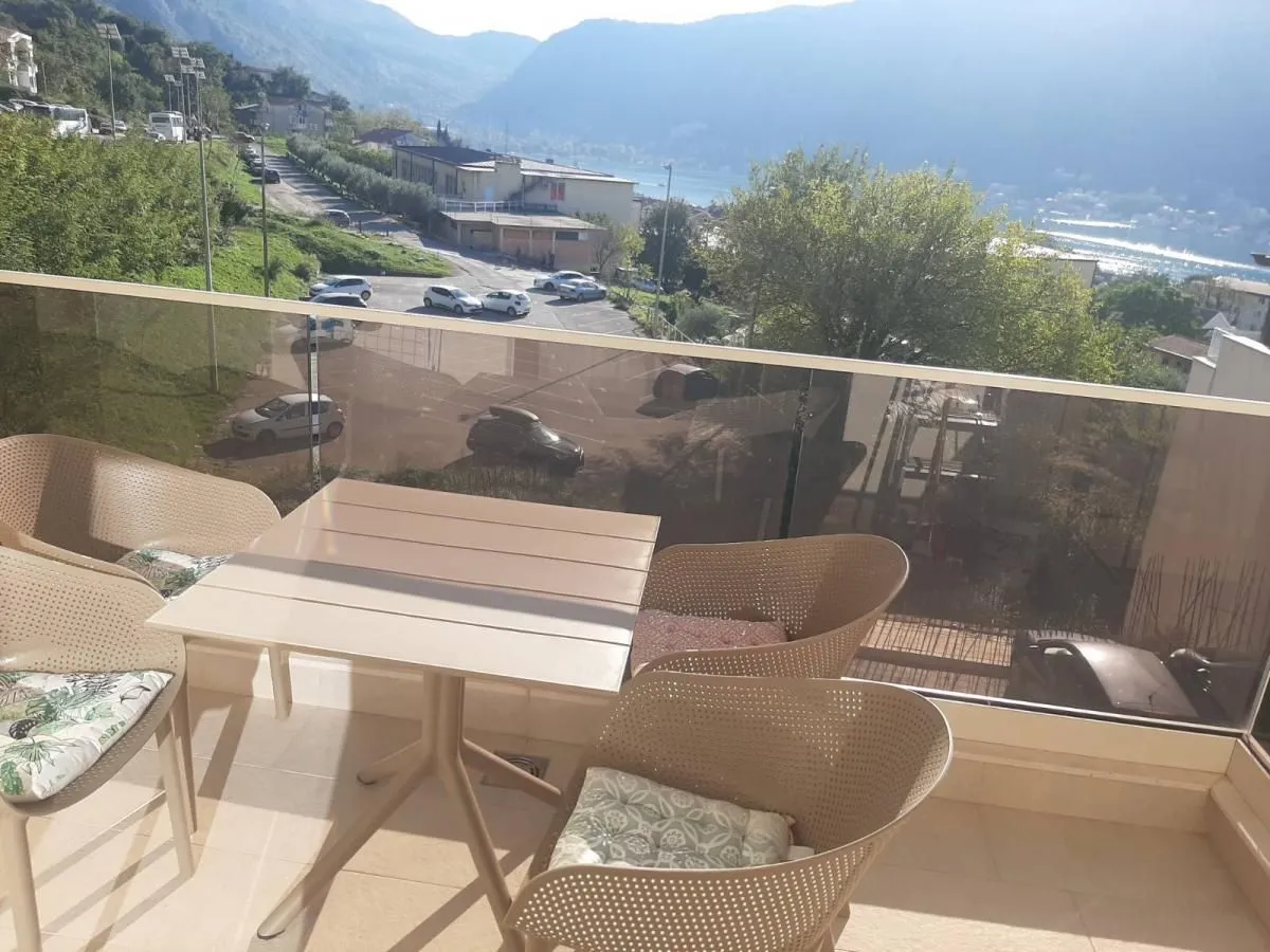 Rent, two bedroom apartment, 65m², Dobrota, Kotor