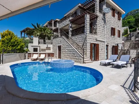 Daily-rent, three bedroom apartment, 160m², Blizikuće, Budva - image 10