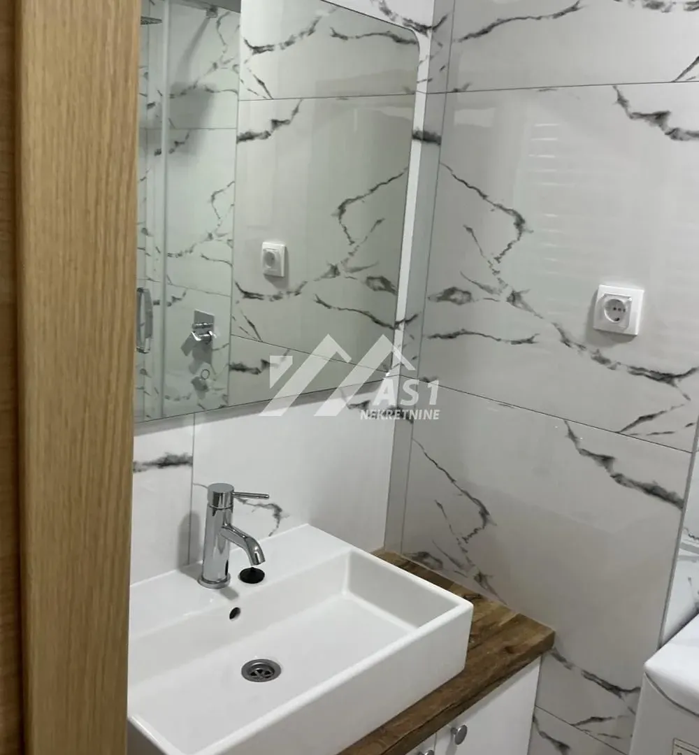 Izdavanje, trosoban stan, 50m², Detelinara, Novi Sad Sve Podlokacije