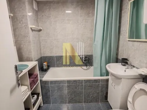 Izdavanje, trosoban stan, 60m², Centar, Novi Sad - image 12