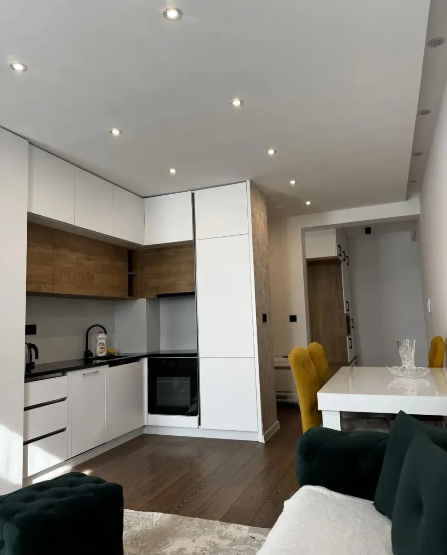 Living room with kitchen and dining area.