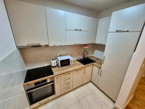Izdavanje, jednosoban stan, 48m², Centar, Bar - image 3