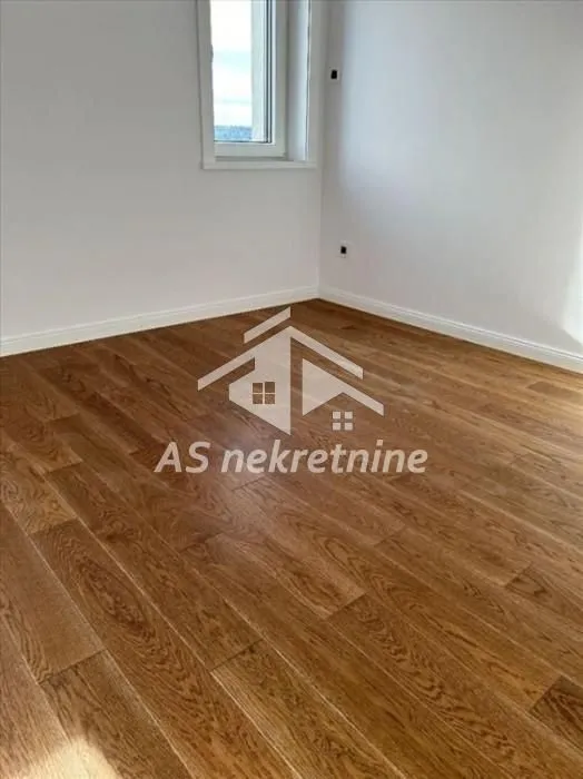 Izdavanje, trosoban stan, 71m², Čubura, Beograd