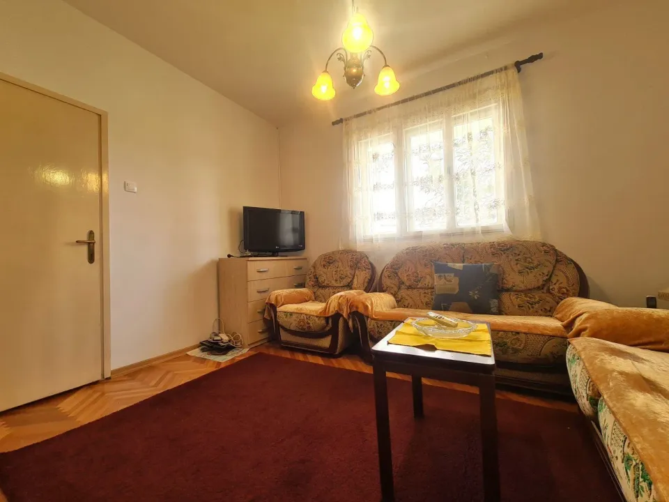 Izdavanje, trosoban stan, 60m², Tološi, Podgorica