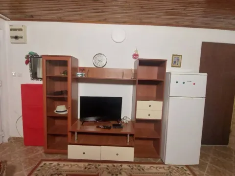 Izdavanje, kuća, 35m², Bjeliši, Bar