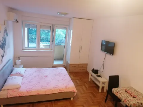 Izdavanje, jednosoban stan, 27m², Centar, Novi Sad - image 4