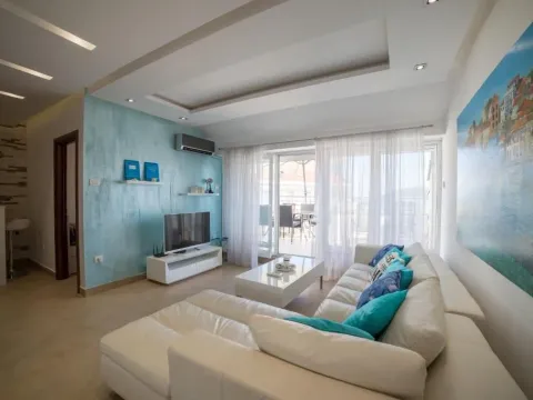 Izdavanje, dvosoban stan, 50m², Centar, Budva - image 5