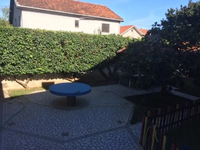 Izdavanje, kuća, 500m², Zemun Sve Podlokacije, Beograd