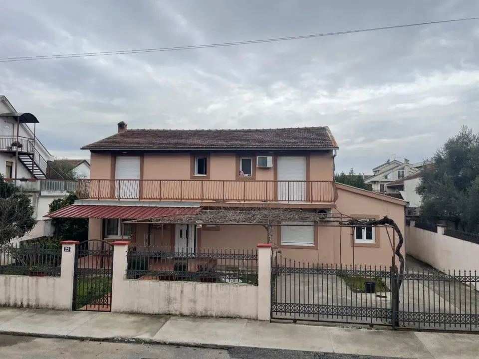 Sale, house, 202m², Stari Aerodrom, Podgorica