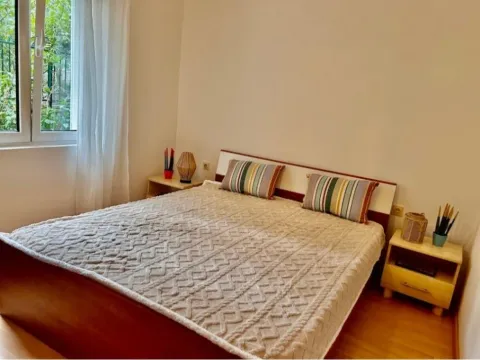 Izdavanje, dvosoban stan, 100m², Kalimanj, Tivat - image 10
