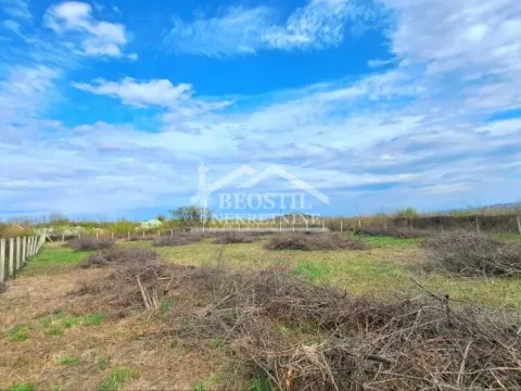 Zemljište in Mali Mokri Lug