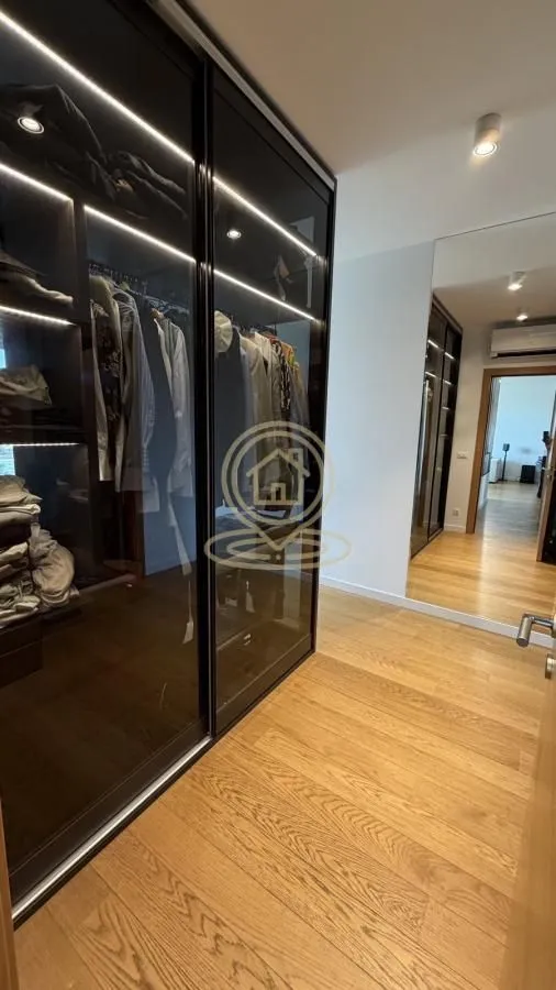 Izdavanje, trosoban stan, 89m², Savski Venac, Beograd