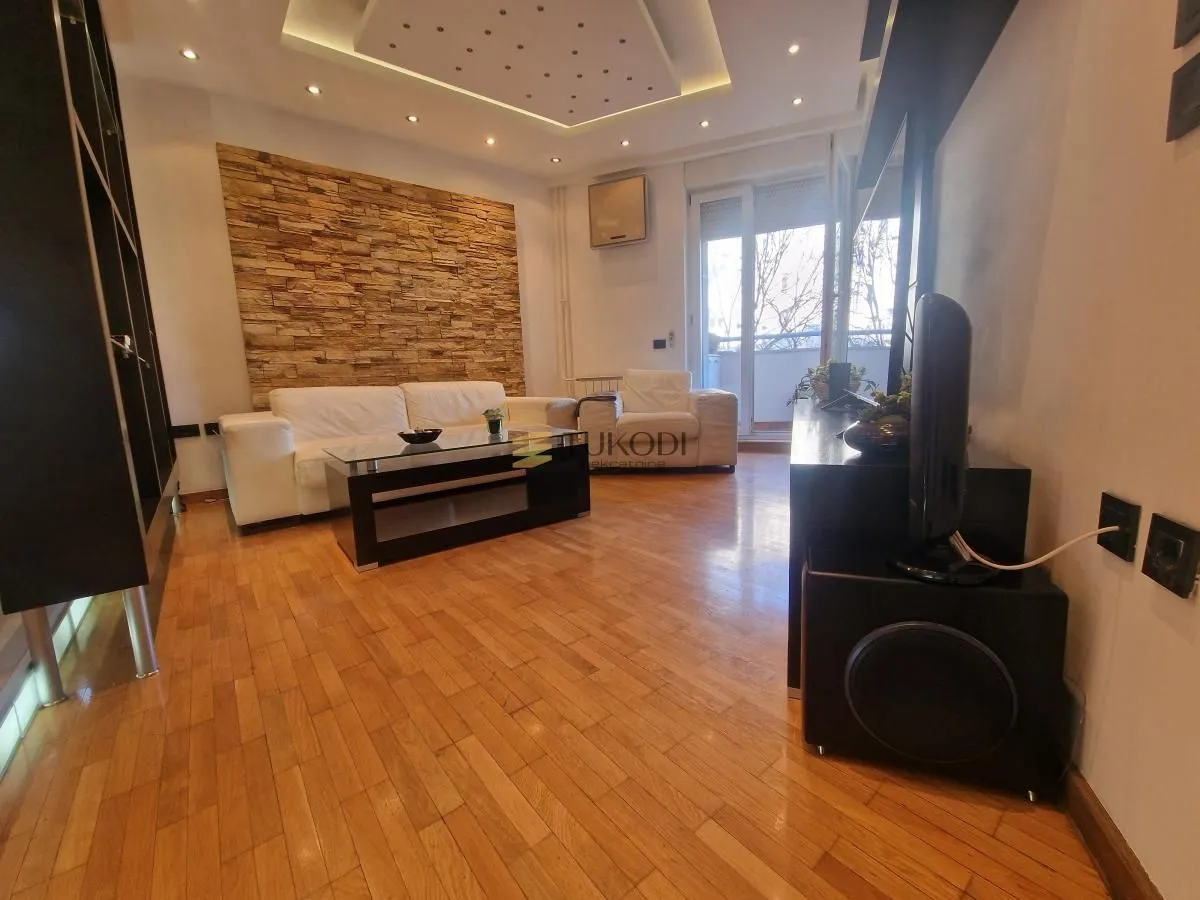 Izdavanje, dvosoban stan, 74m², Novi Beograd Blok 22, Novi Beograd Sve Podlokacije