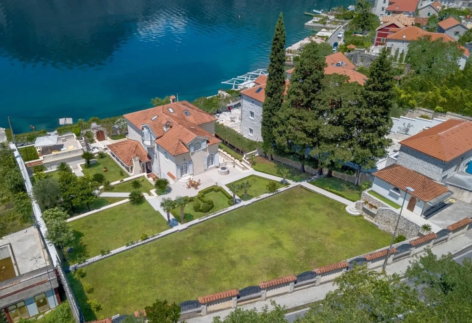 Sale, house, 409m², Ljuta, Kotor