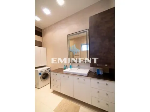 Prodaja, kuća, 304m², Zemun Centar, Zemun Sve Podlokacije - image 9