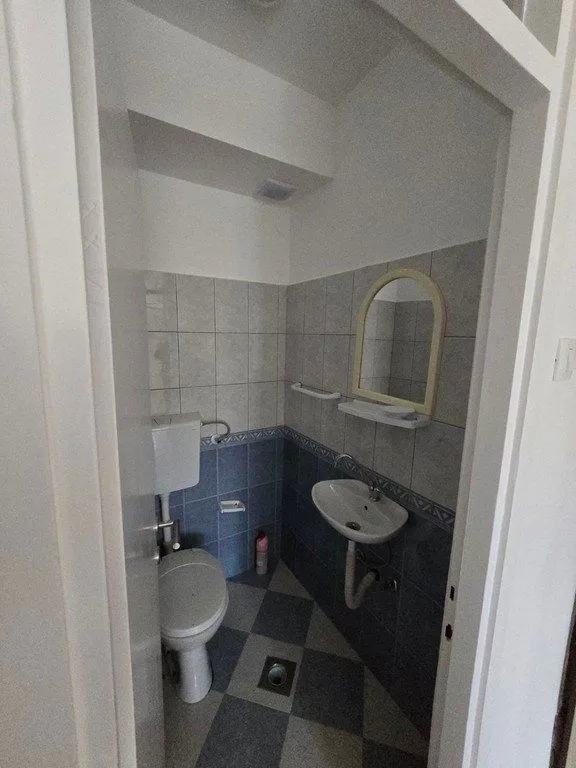 Izdavanje, dvosoban stan, 74m², Gintaš, Podgorica