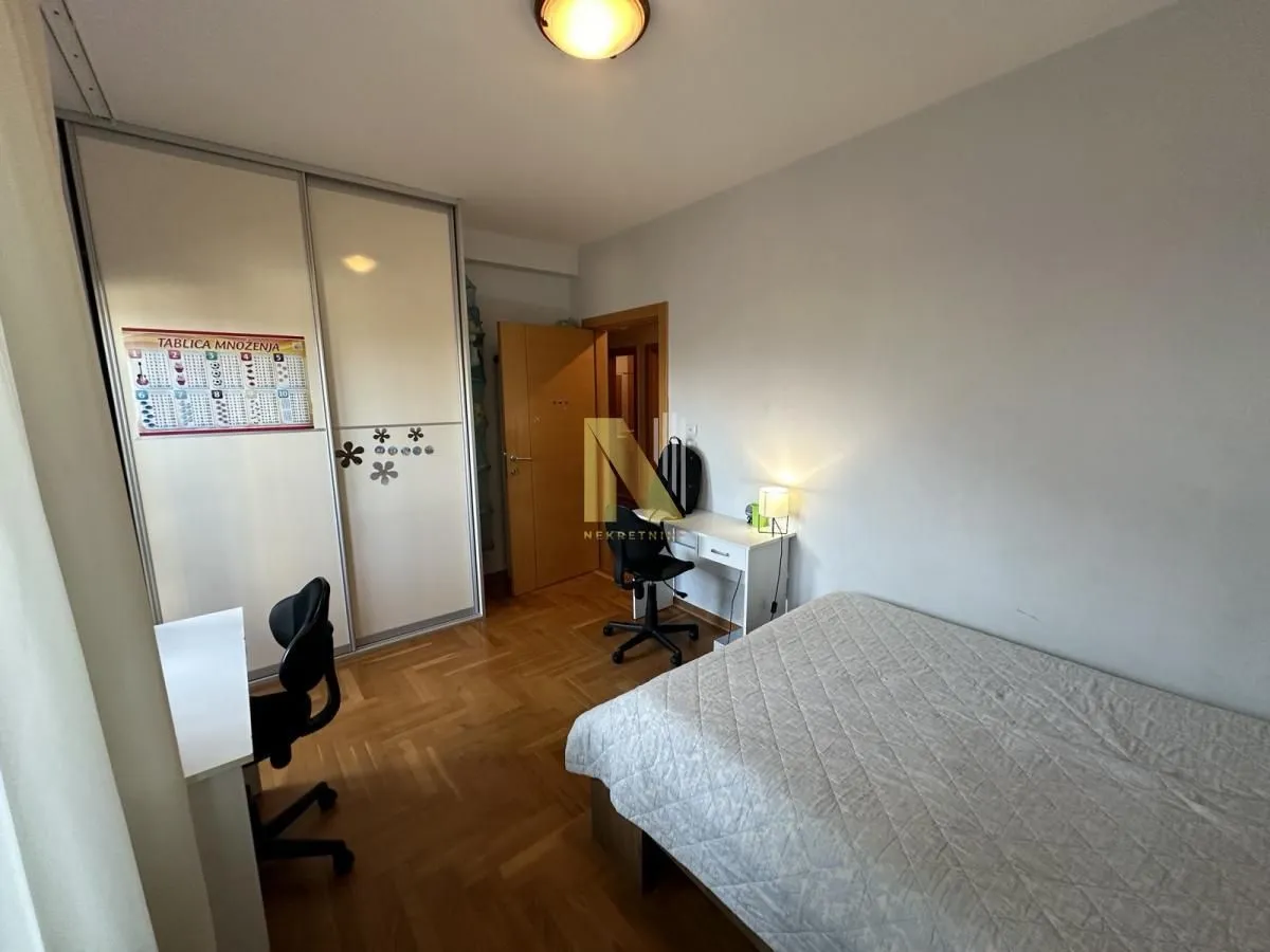 Prodaja, trosoban stan, 97m², Centar, Novi Sad