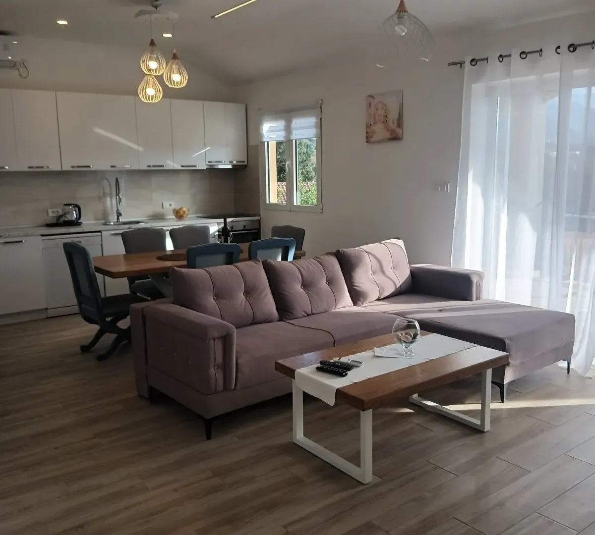 Izdavanje, trosoban stan, 80m², Gradiošnica, Tivat