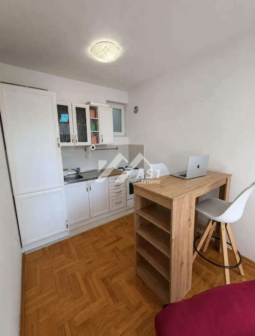 Izdavanje, jednosoban stan, 36m², Bulevar Evrope, Novi Sad Sve Podlokacije