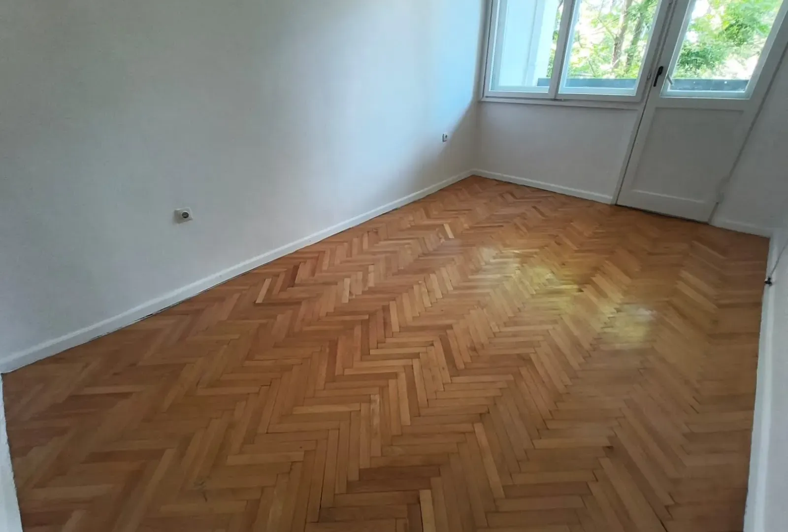 Izdavanje, trosoban stan, 95m², Gintaš, Podgorica
