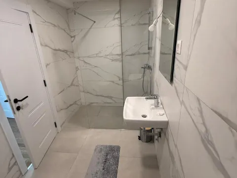 Prodaja, dvosoban stan, 78m², Stari Aerodrom, Podgorica - image 17