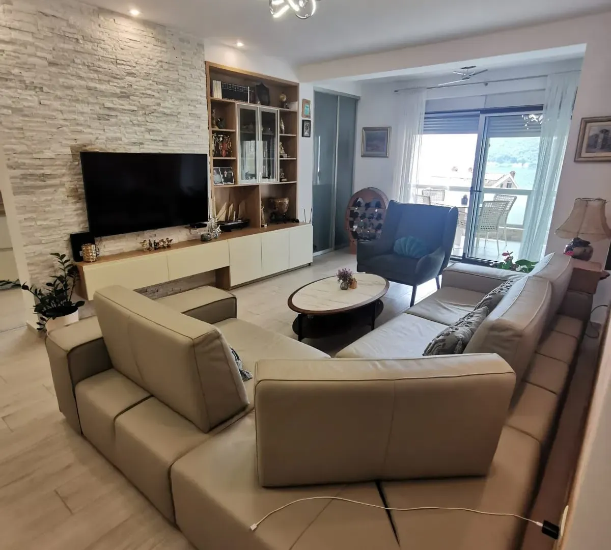 Prodaja, jednosoban stan, 61m², Dobrota, Kotor