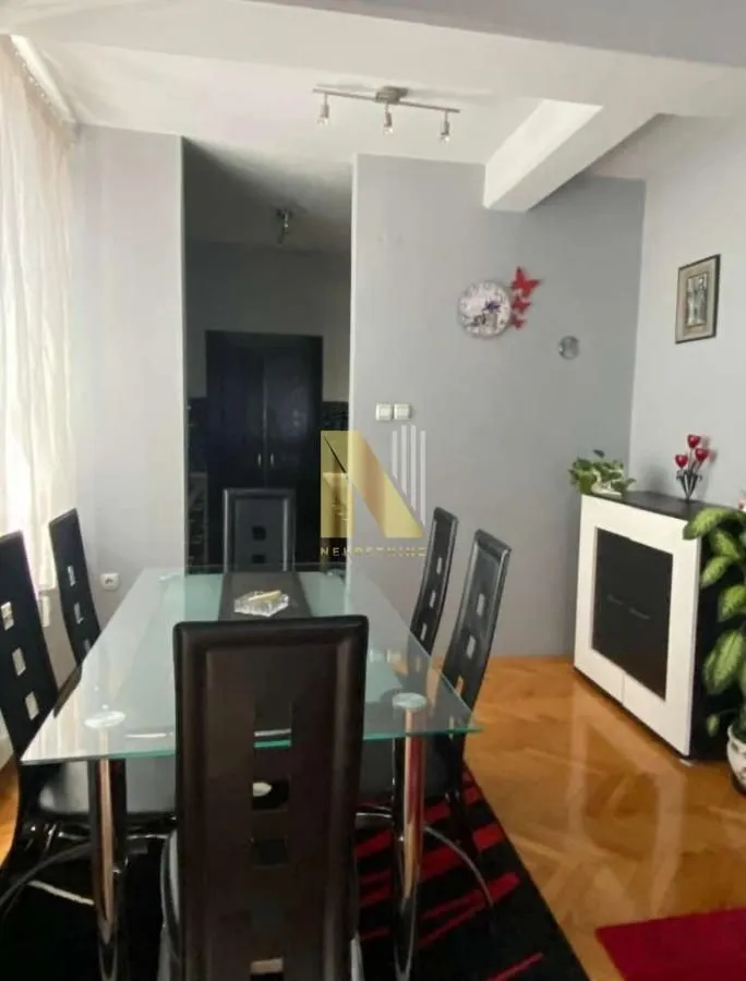 Prodaja, dvosoban stan, 53m², Centar, Subotica