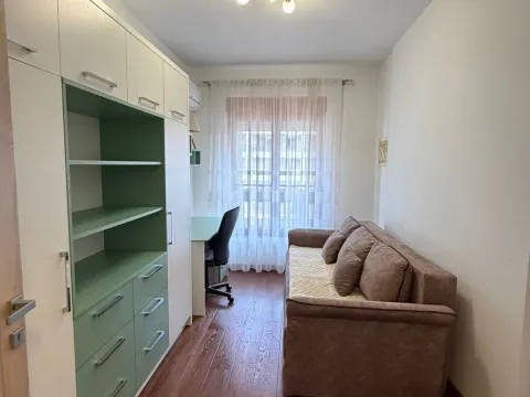 Izdavanje, dvosoban stan, 77m², Master Kvart, Podgorica - image 1
