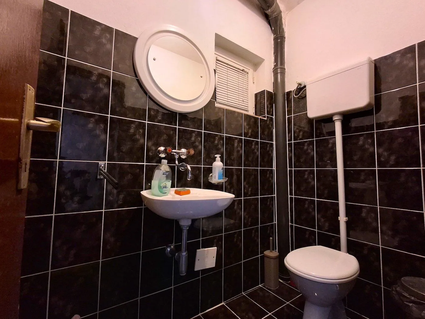 Izdavanje, kuća, 350m², Dahna, Podgorica