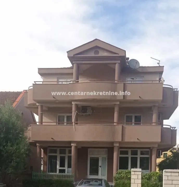 Prodaja, kuća, 574m², Stari Aerodrom, Podgorica