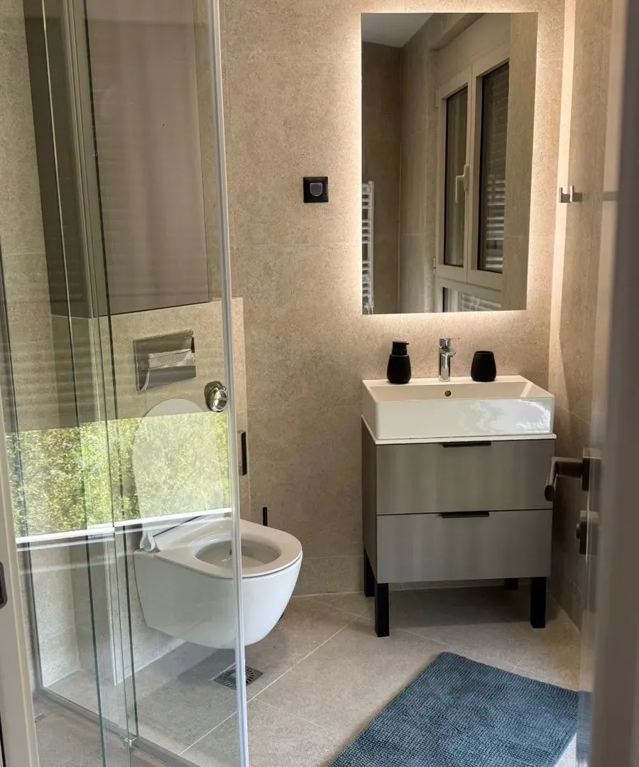 Izdavanje, dvosoban stan, 83m², Tripovići, Tivat