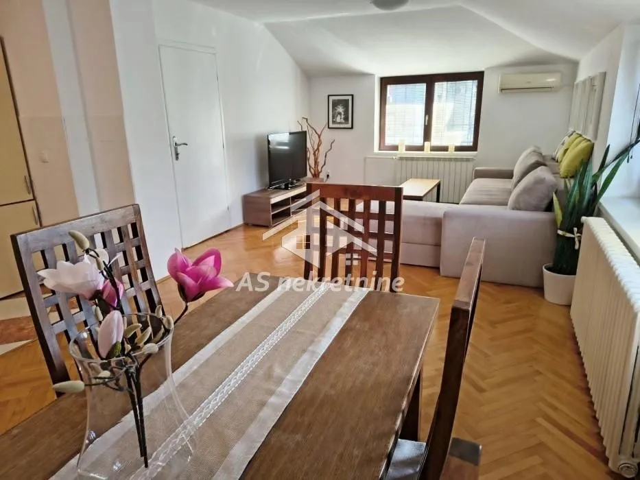 Rent, apartment, 100m², Savski Venac, Beograd