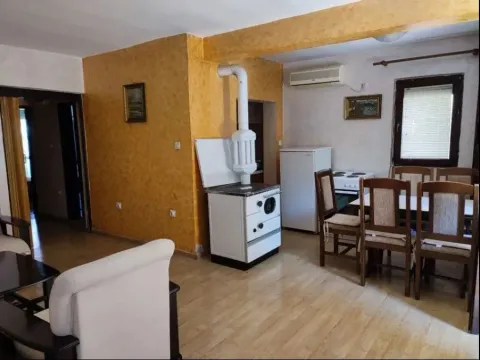 Izdavanje, dvosoban stan, 60m², Stari Aerodrom, Podgorica - image 4