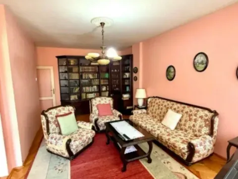 Prodaja, trosoban stan, 100m², Centar, Podgorica