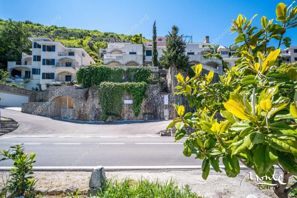Prodaja, dvosoban stan, 92m², Kostanjica, Kotor