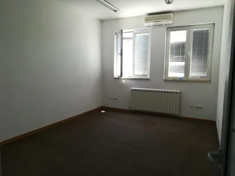 Izdavanje, poslovni prostor, 130m², Stari Grad, Beograd - image 9