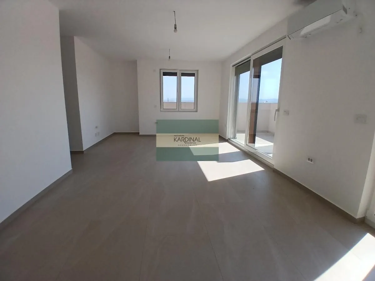 Prodaja, trosoban stan, 76m², Sarina Medja, Jagodina