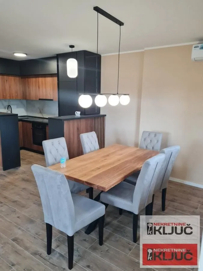 Izdavanje, trosoban stan, 80m², Veternik, Novi Sad Sve Podlokacije