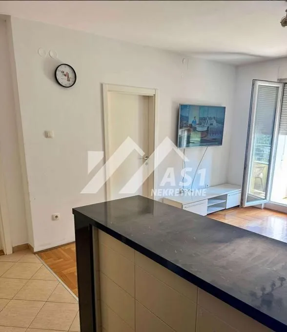 Izdavanje, jednosoban stan, 41m², Grbavica, Novi Sad Sve Podlokacije
