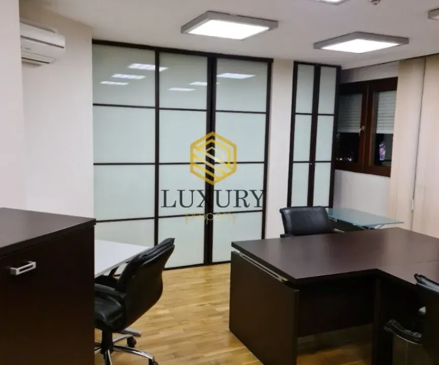 Izdavanje, poslovni prostor, 80m², City Kvart, Podgorica