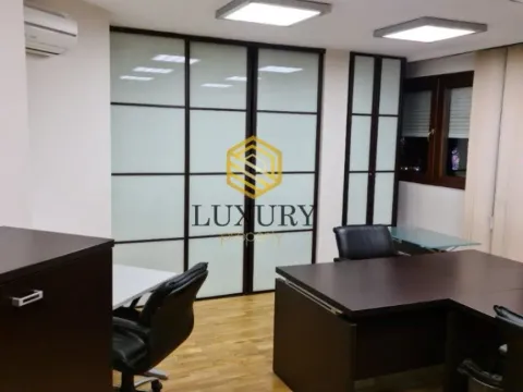 Izdavanje, poslovni prostor, 80m², City Kvart, Podgorica