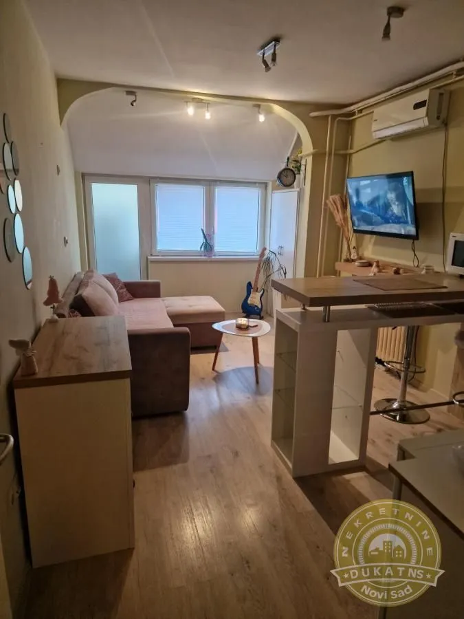 Izdavanje, dvosoban stan, 43m², Bulevar Oslobodjenja, Novi Sad Sve Podlokacije