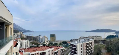 Panoramski pogled na more i okolna naselja sa visine. - image 4