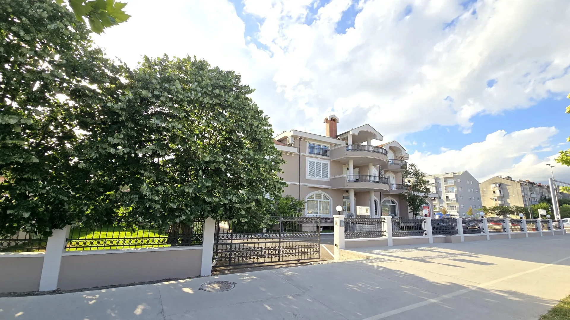 Rent, office space, 500m², Stari Aerodrom, Podgorica