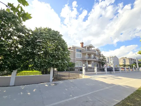 Izdavanje, poslovni prostor, 500m², Stari Aerodrom, Podgorica - image 7
