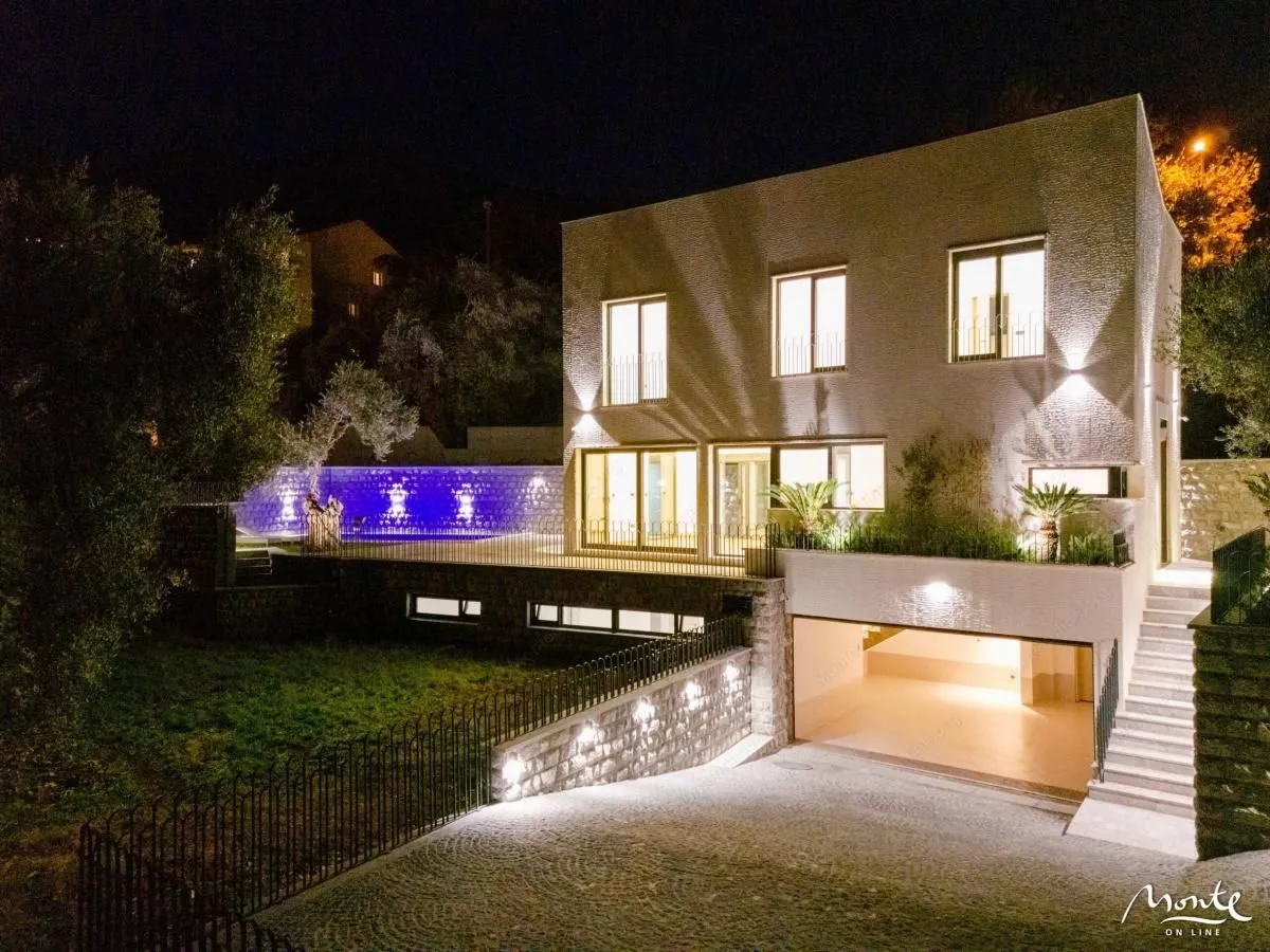 Sale, house, 240m², Kamenovo, Budva