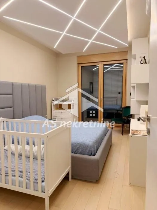 Izdavanje, četvorosoban stan, 103m², Stari Grad, Beograd