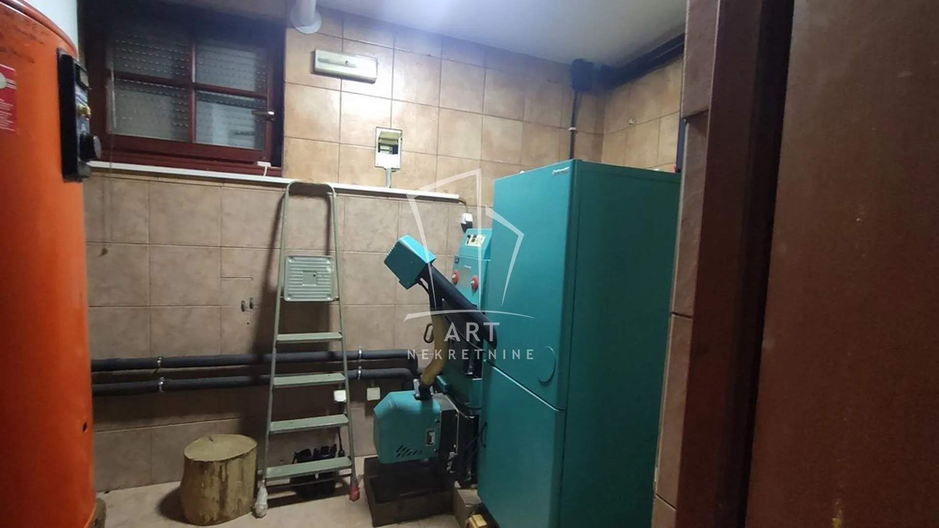 Sale, house, 221m², Jajinci, Voždovac Sve Podlokacije